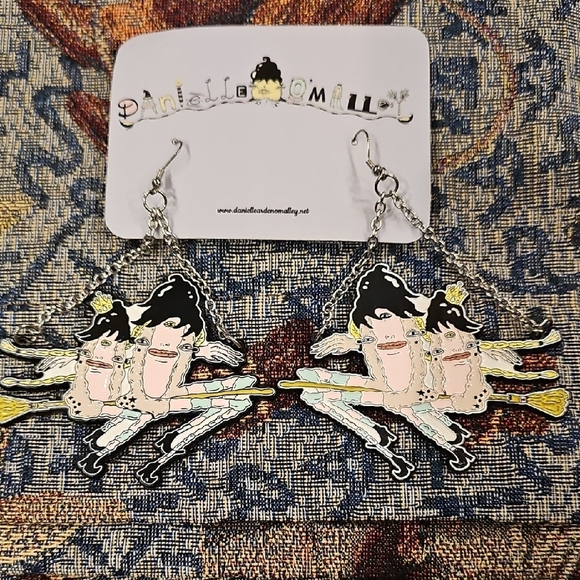 Danielle Arden Omalley Unique Earrings - Picture 1 of 2